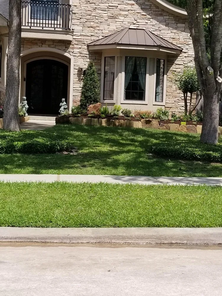 Expert lawn care service experts serving Deer Park, TX - Bradshaw Landscaping