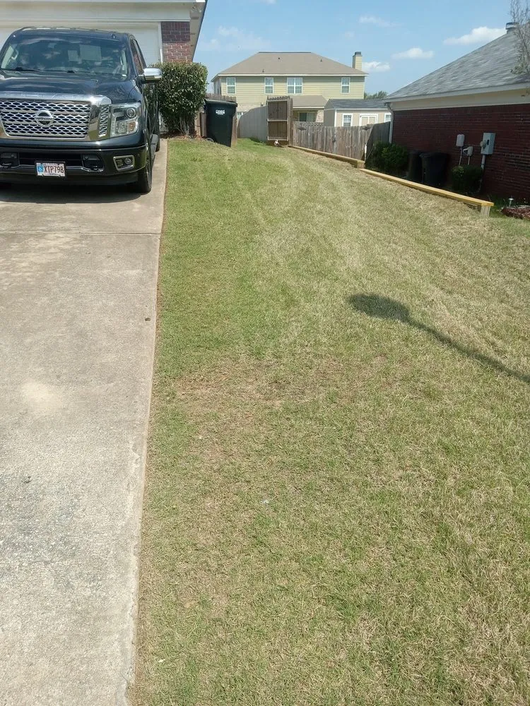 Professional lawn mowing service experts serving Columbus, GA - Bradshaw Lawn Services