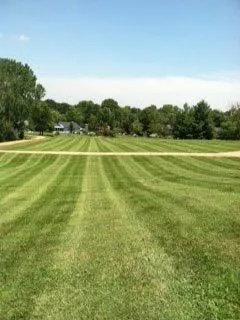 Top-rated lawn care service for beautiful yards in Creve Coeur, MO by Brady Lawn Service