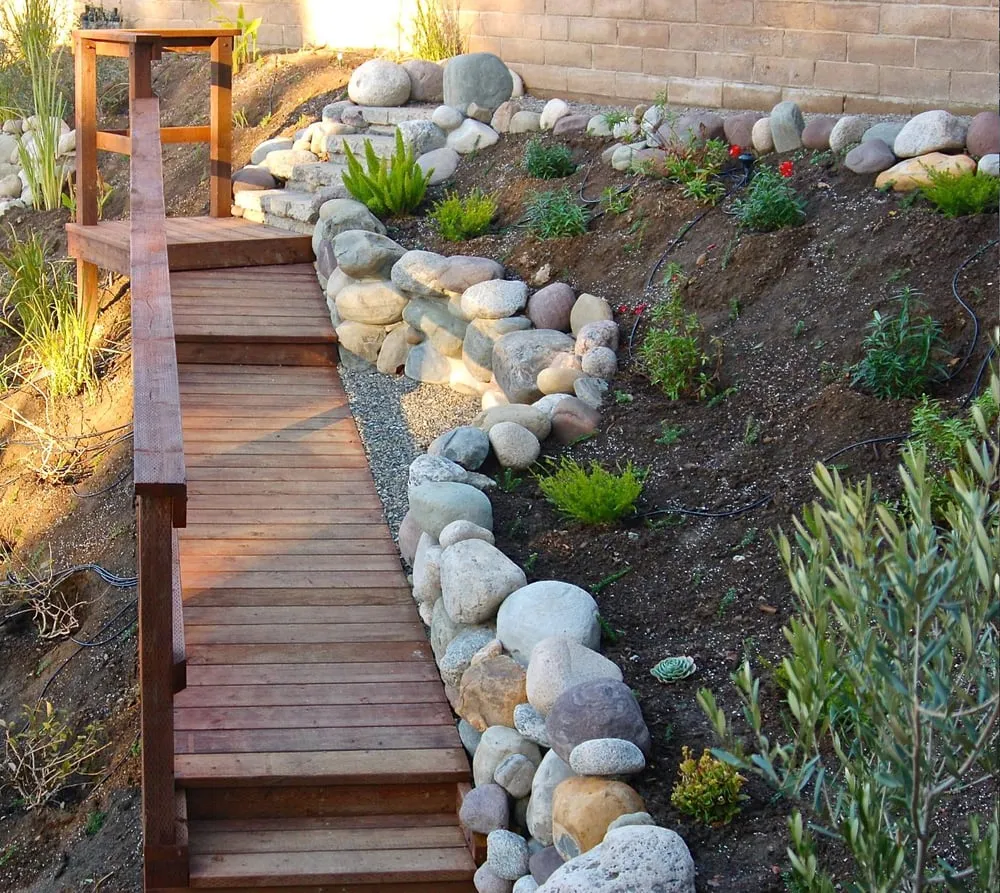 Expert lawn mowing service in Oak Park, CA by Bragar Landscaping