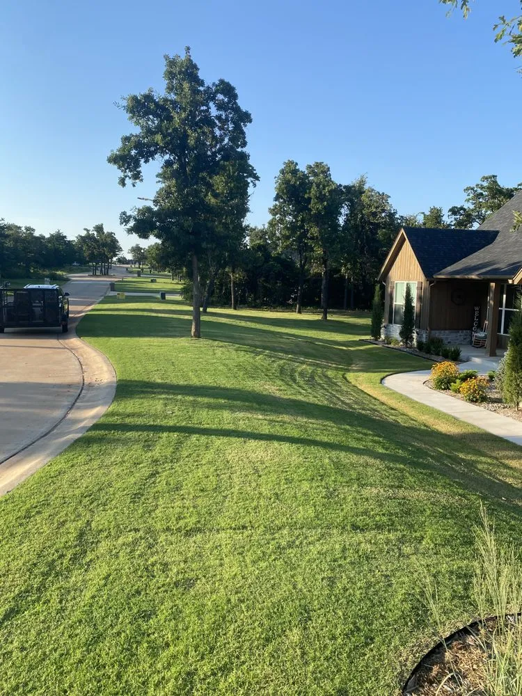 Affordable yard maintenance in Edmond, OK - Brandon Seasonal Solutions