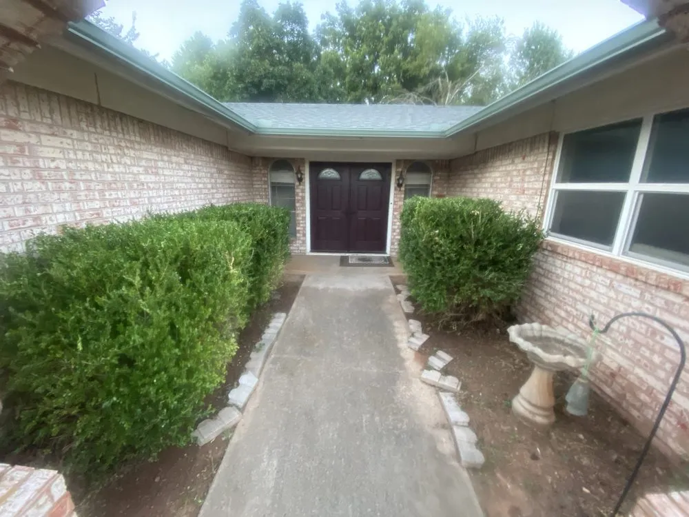 Reliable lawn care service near you in Edmond, OK by Brandon Seasonal Solutions