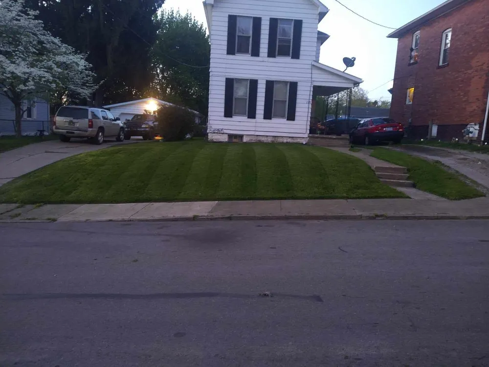 Top-rated lawn mowing service for residential properties in Zanesville, OH by Branton Landscaping