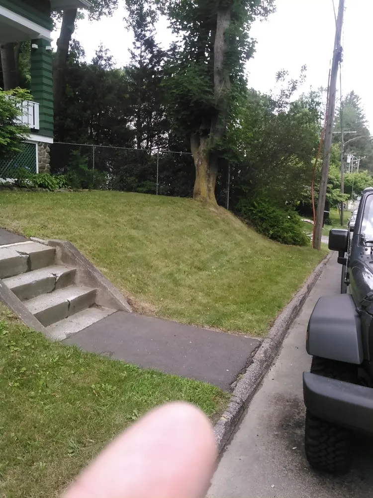 Reliable yard cleanup service in Waterbury, CT - Brass City Lawn Care