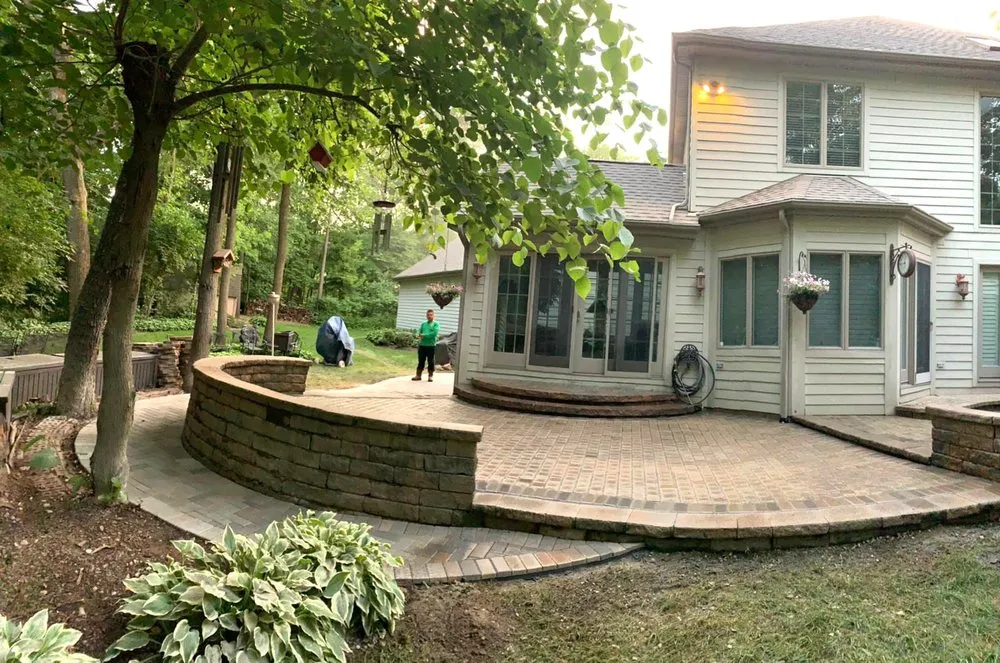 Custom garden landscaping experts serving Elgin, IL - Braulio Landscaping