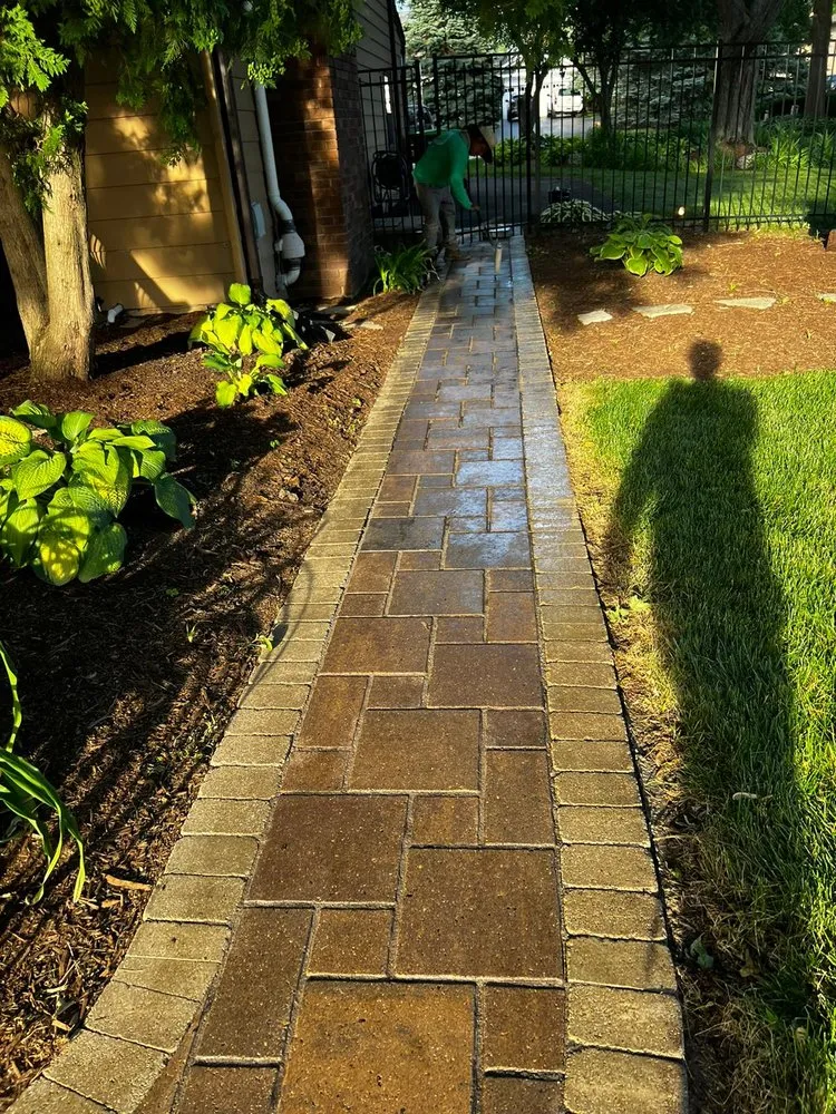 Professional outdoor landscaping experts serving Elgin, IL - Braulio Landscaping