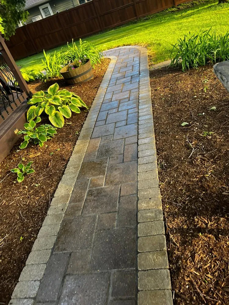 Affordable lawn mowing service in Elgin, IL - Braulio Landscaping