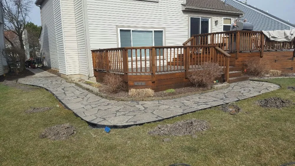 Reliable lawn mowing service experts serving North Aurora, IL - BraunScapes