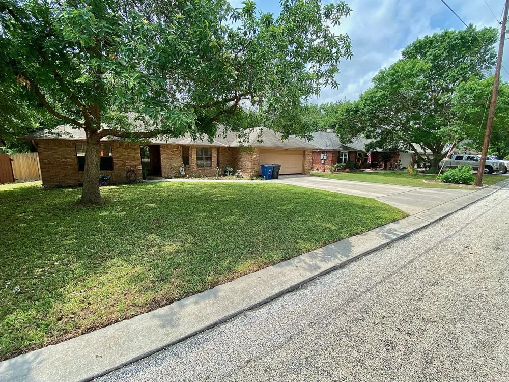 Custom landscaping services in New Braunfels, TX by Brauntex Outdoor Solutions