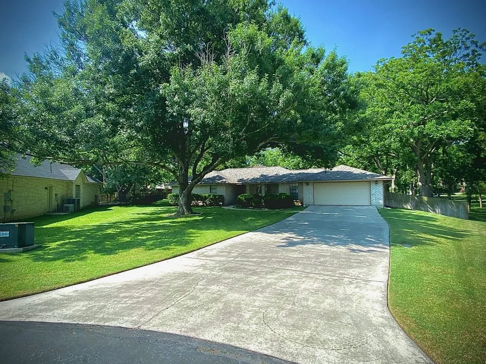 Custom outdoor landscaping for year-round maintenance across New Braunfels, TX - Brauntex Outdoor Solutions