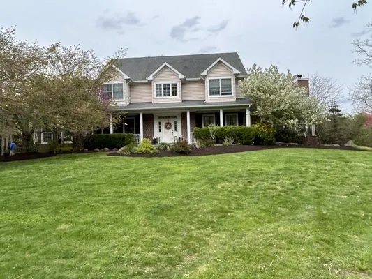 Bravo Lawn & Landscaping Logo