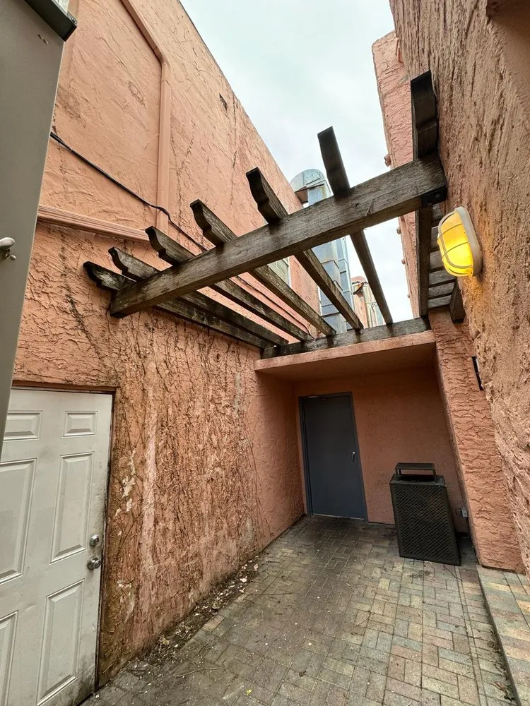 Affordable yard cleanup service experts serving Miami, FL - Bravo’s Landscaping and Irrigation