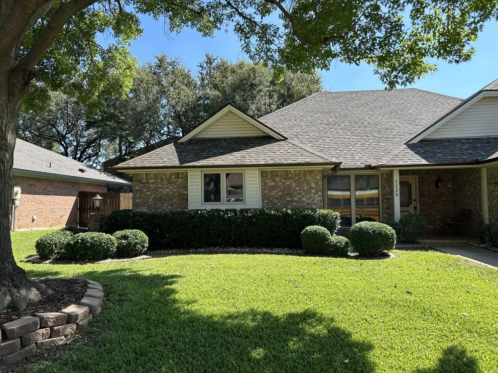 Top-rated lawn care service experts serving Arlington, TX - Brawns Professional Lawn Service