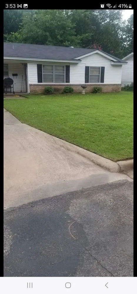 Reliable lawn care service in Dallas, TX by Brax Lawn Service