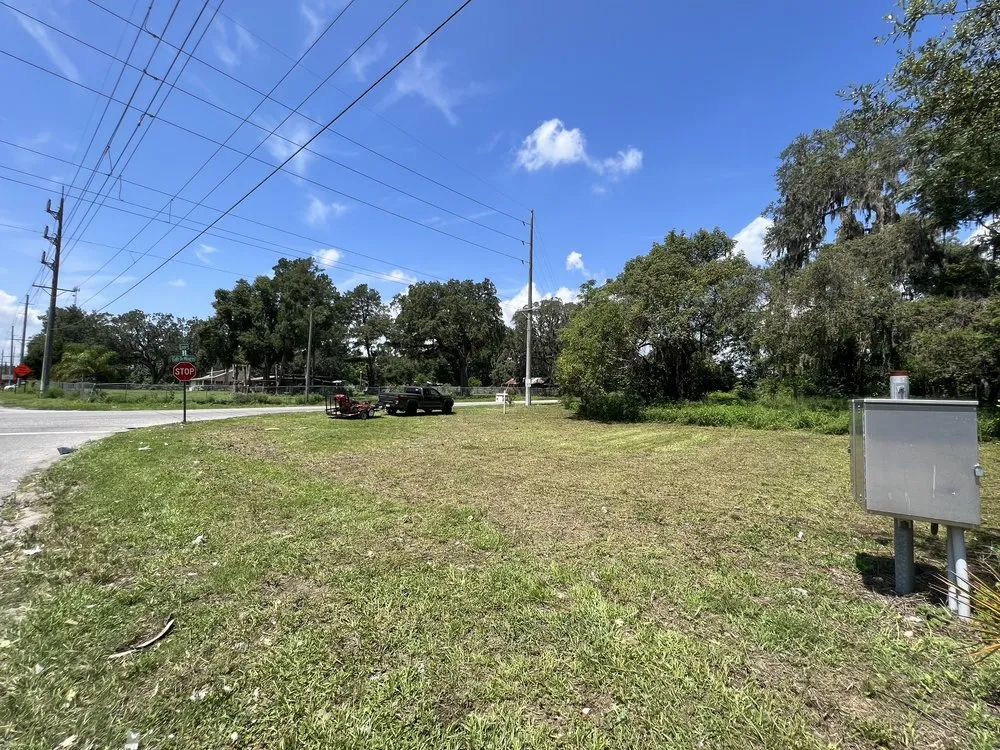 Custom garden landscaping in Dade City, FL by Braxton’s Lawn Care