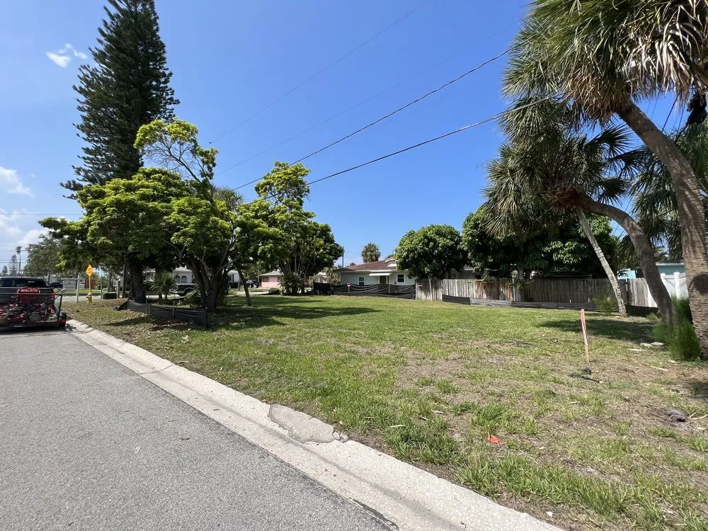 Reliable yard maintenance in Dade City, FL by Braxton’s Lawn Care