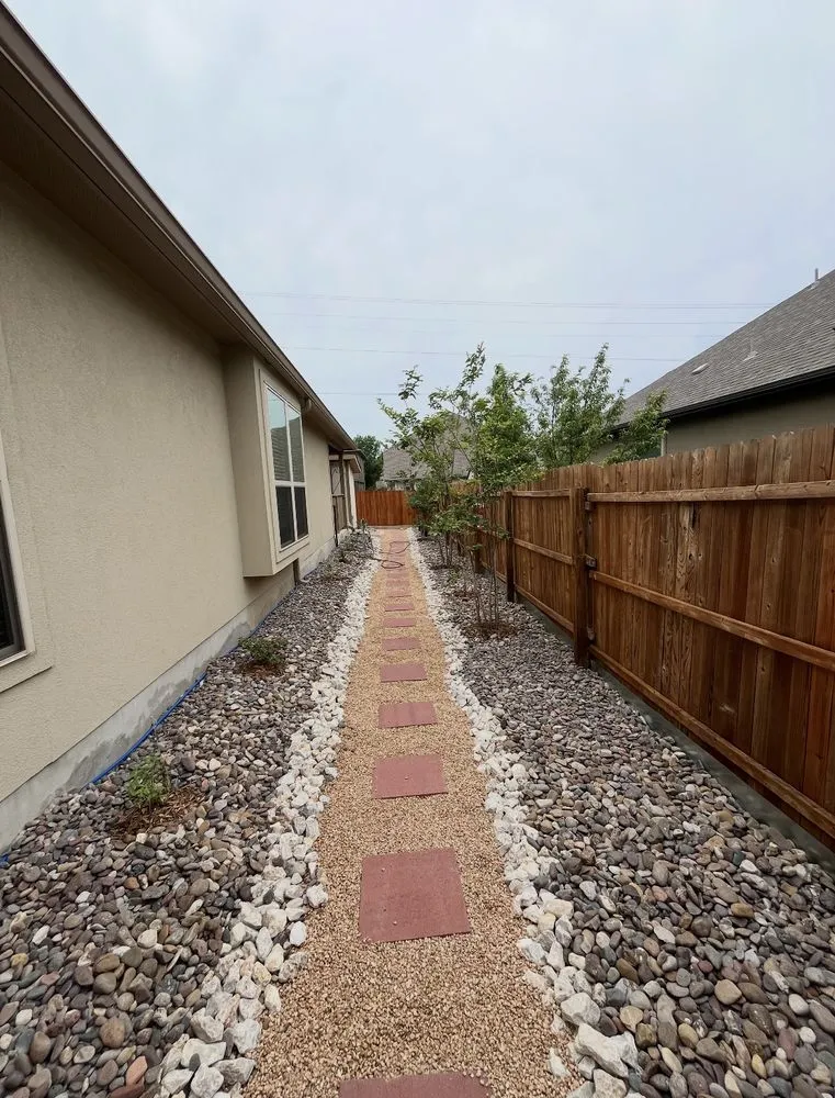 Affordable garden landscaping for beautiful yards across Timberwood Park, TX - Brayden's Landscapes