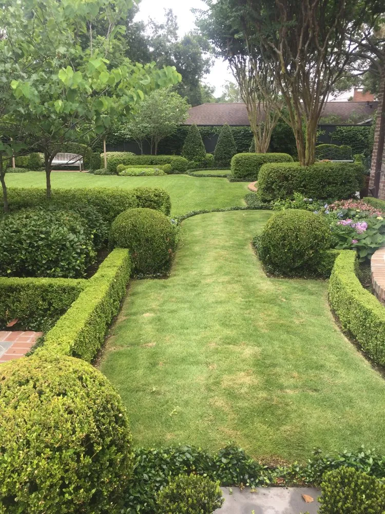Expert lawn mowing service experts serving Houston, TX - Brays Oaks Landscape