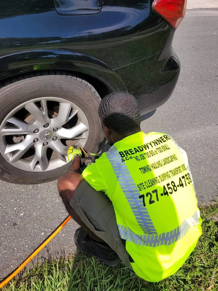 Expert lawn mowing service in St Petersburg, FL by Breadwynners