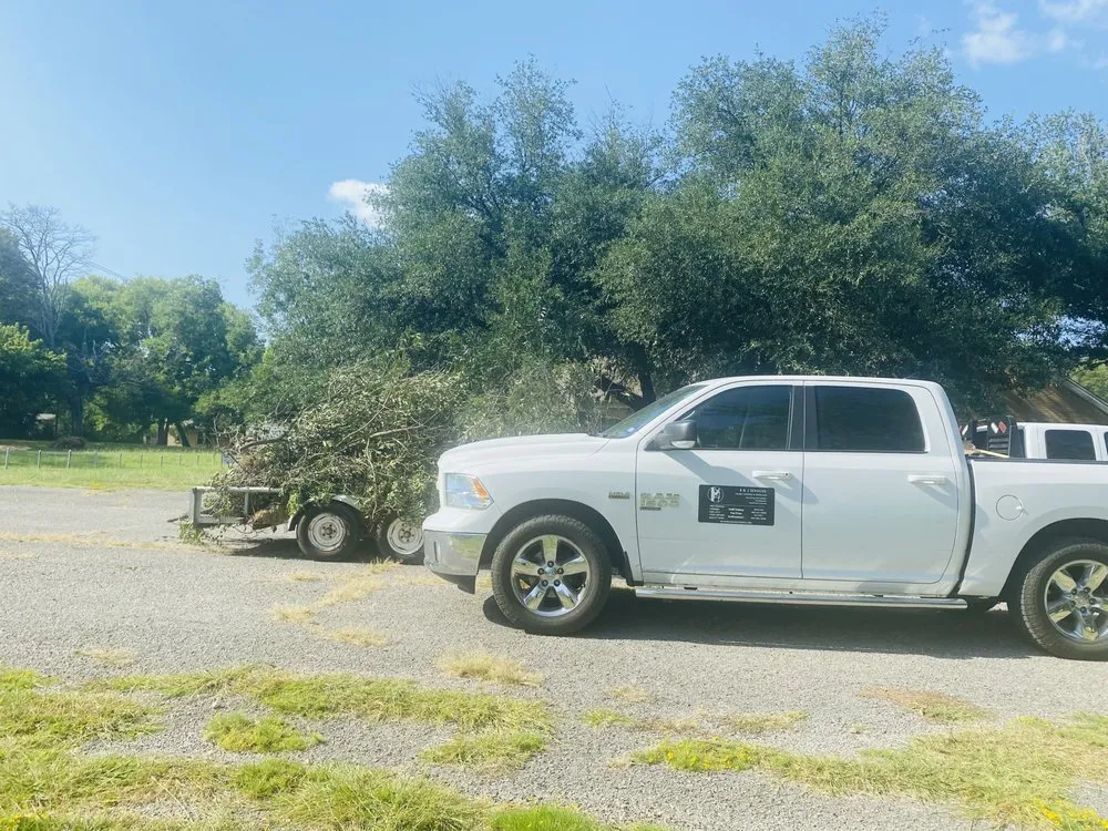 Affordable yard cleanup service experts serving Chandler, TX - Breaking ground outdoor services
