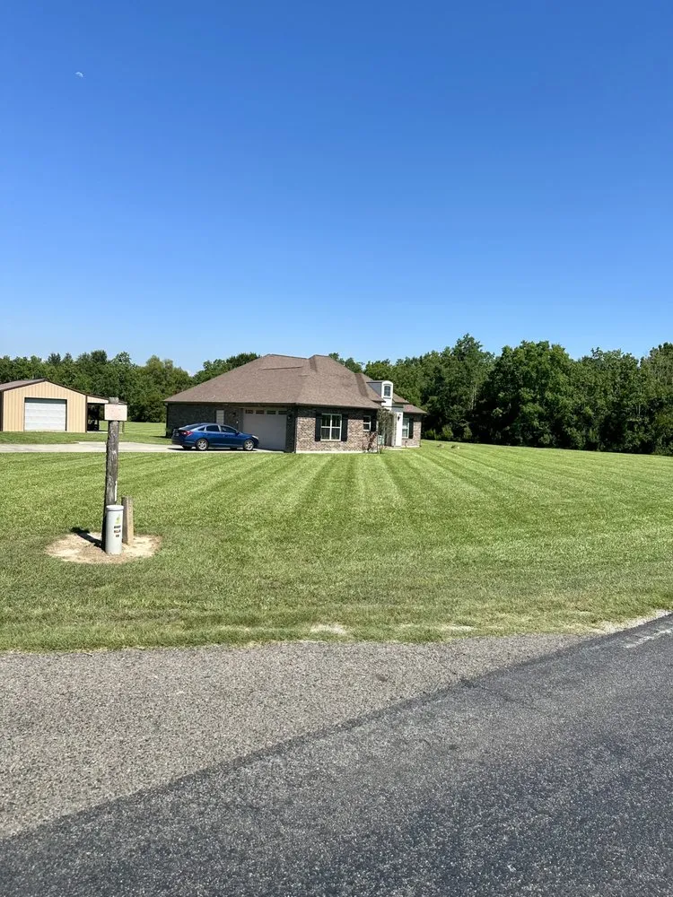 Top-rated lawn mowing service in Iota, LA - Breaux’s Lawn Care Services