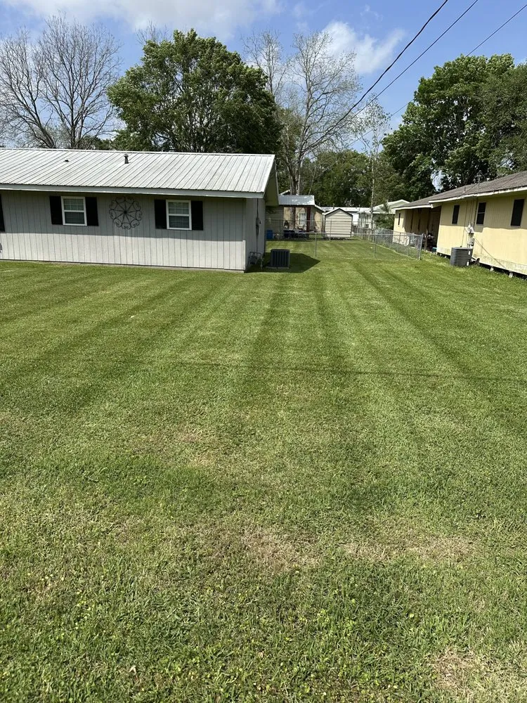 Professional residential landscaping in Iota, LA - Breaux’s Lawn Care Services