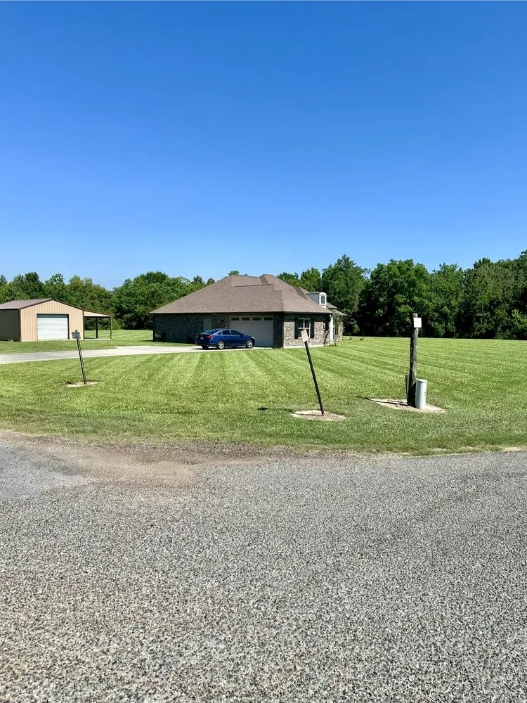 Top-rated yard maintenance for homes in Iota, LA by Breaux’s Lawn Care Services