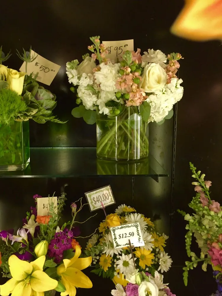 Trusted outdoor landscaping for beautiful yards across Chagrin Falls, OH - Breezewood Gardens & Gifts