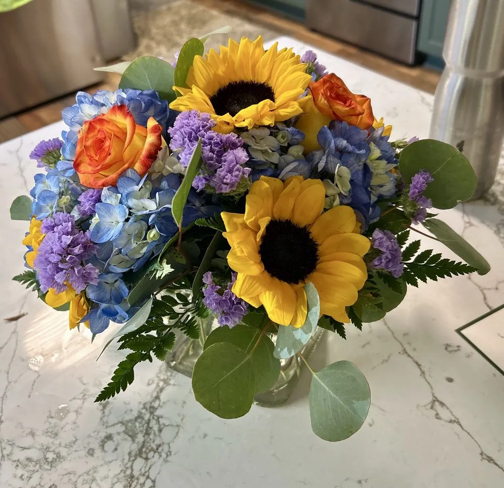 Local lawn care service experts serving Chagrin Falls, OH - Breezewood Gardens & Gifts