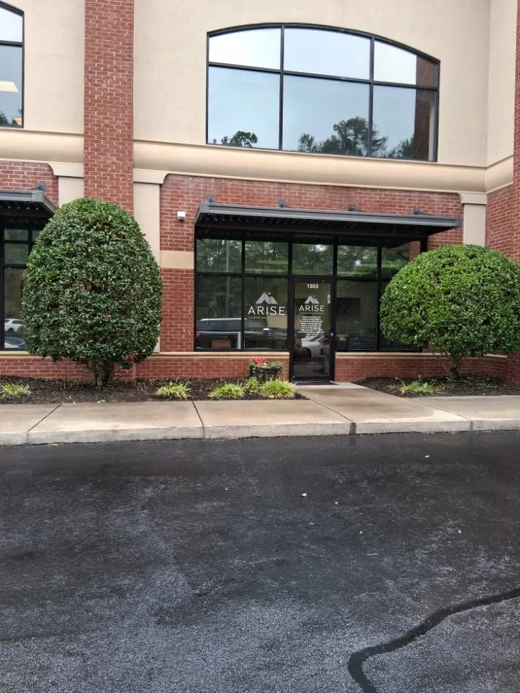 Custom yard cleanup service for homes in Peachtree City, GA by Brent Landscaping Services