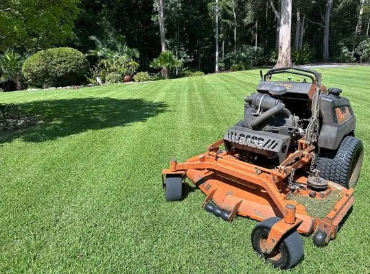 Brentwood Lawn Care Logo