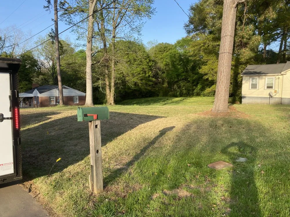 Affordable yard maintenance in Belmont, NC by Brewers LawnCare