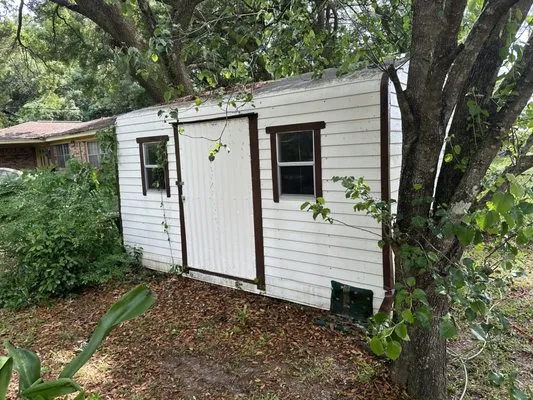 Brewton's Pressure Washing Logo