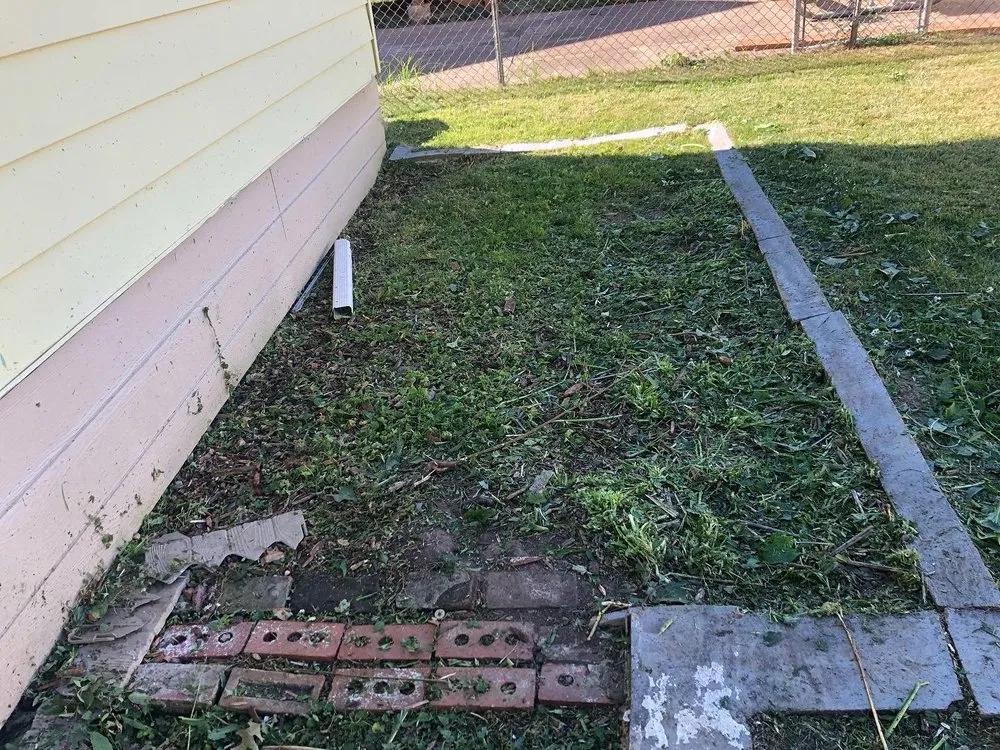 Reliable lawn care service experts serving Saint Louis, MO - Brian Lawn Mowing and Snow removal