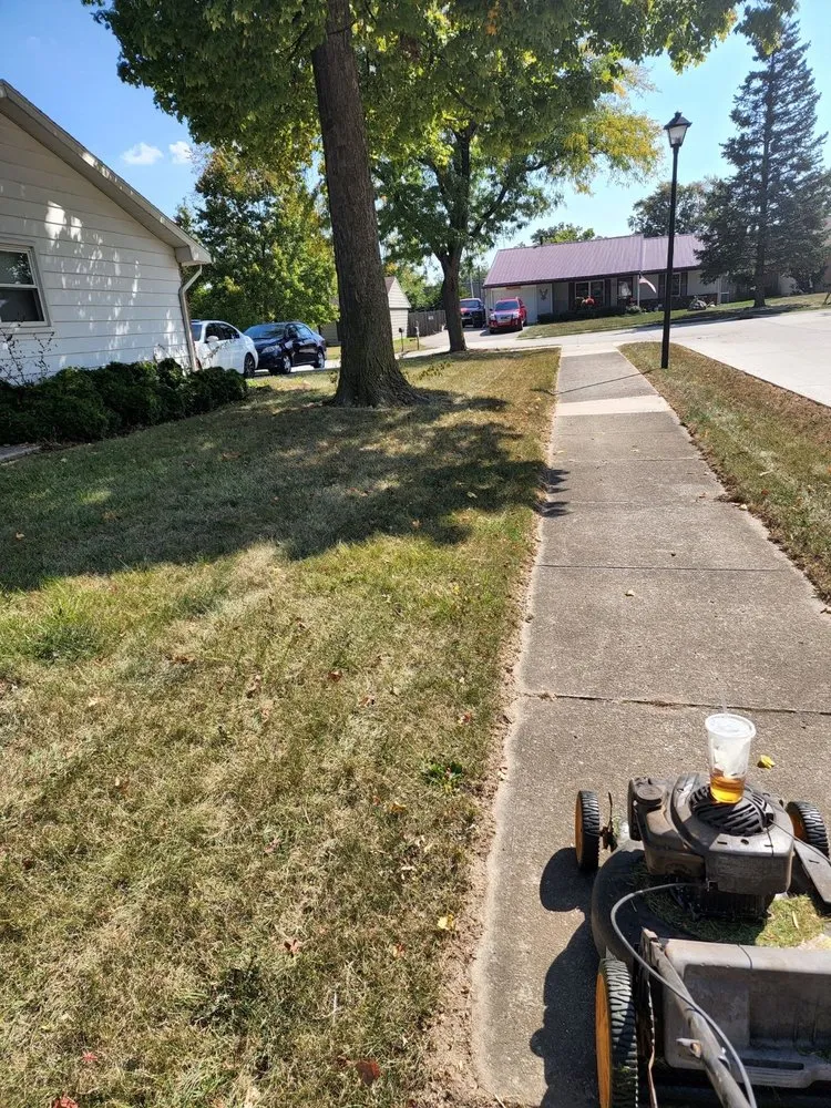 Expert lawn mowing service in Fort Wayne, IN - Brian's Mowing