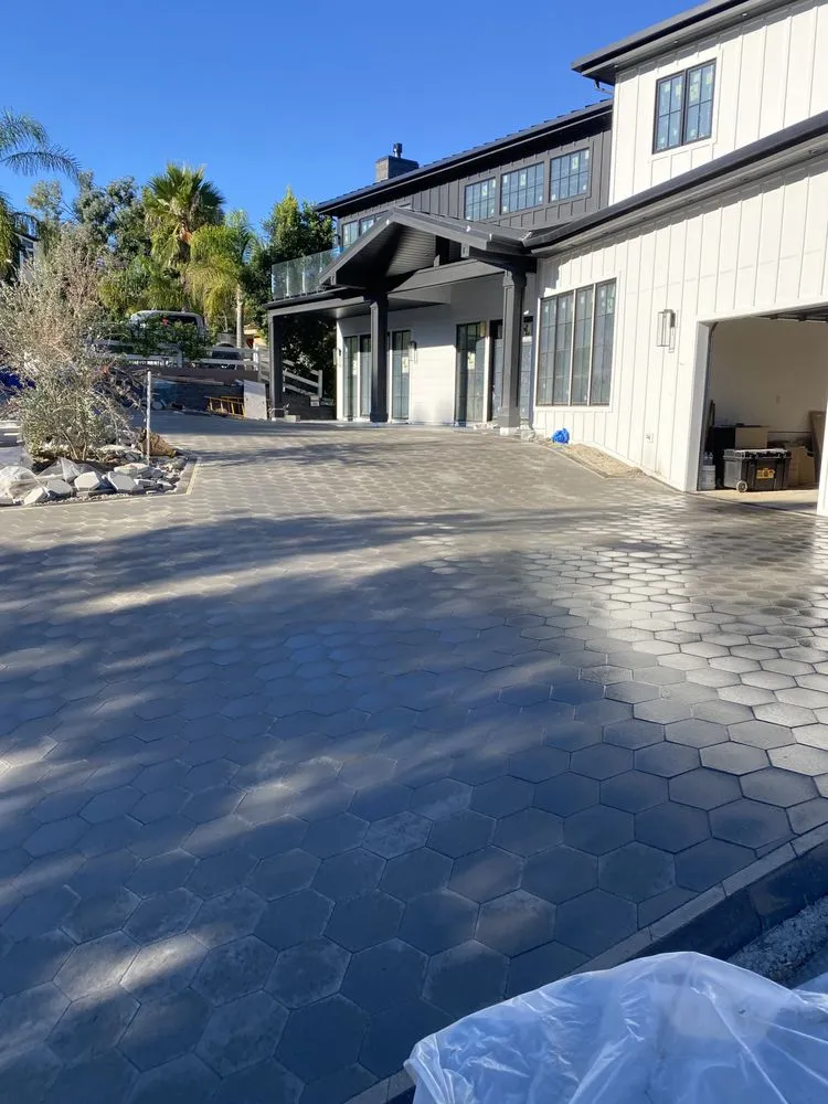 Expert outdoor landscaping experts serving Kagel Canyon, CA - Brick & Bloom