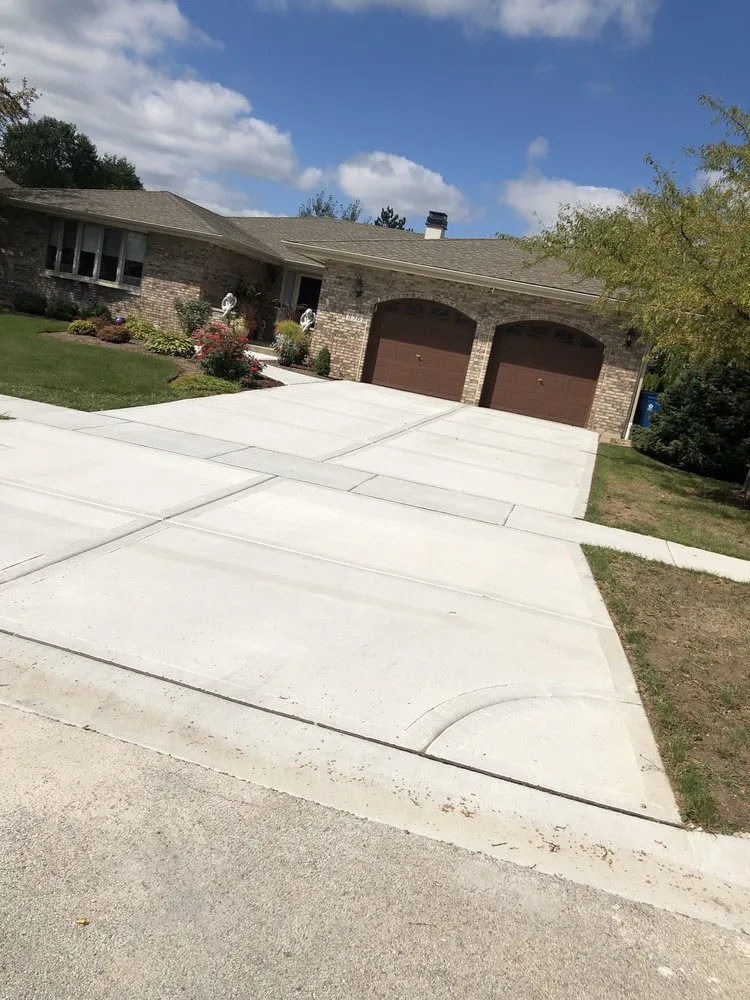 Reliable lawn care service in Streamwood, IL - Brick & Ponds