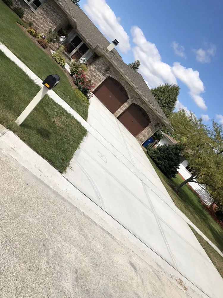 Top-rated landscape design experts serving Streamwood, IL - Brick & Ponds