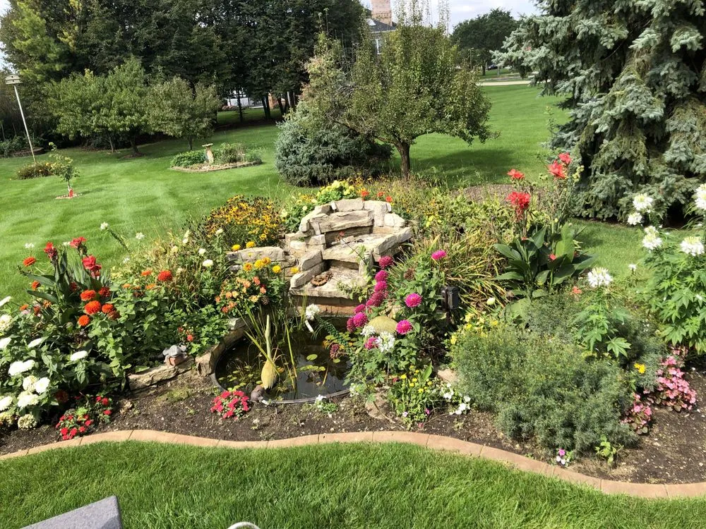 Expert garden landscaping experts serving Streamwood, IL - Brick & Ponds