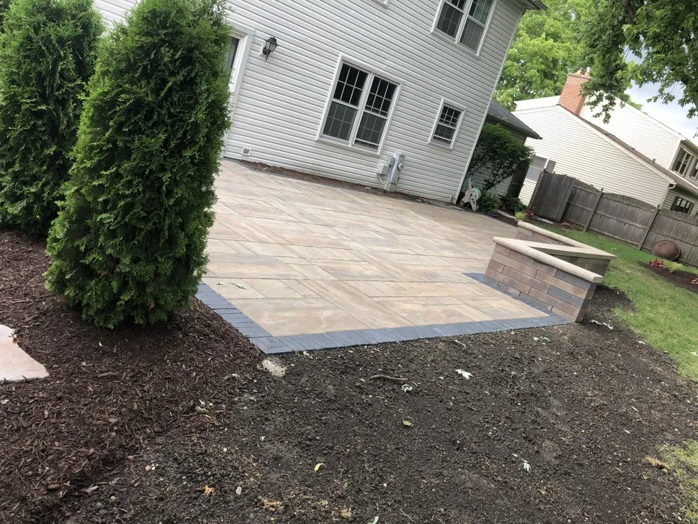 Custom landscaping services in Streamwood, IL - Brick & Ponds