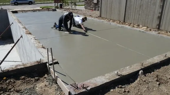 Affordable yard maintenance for residential properties in Streamwood, IL by Brick & Ponds