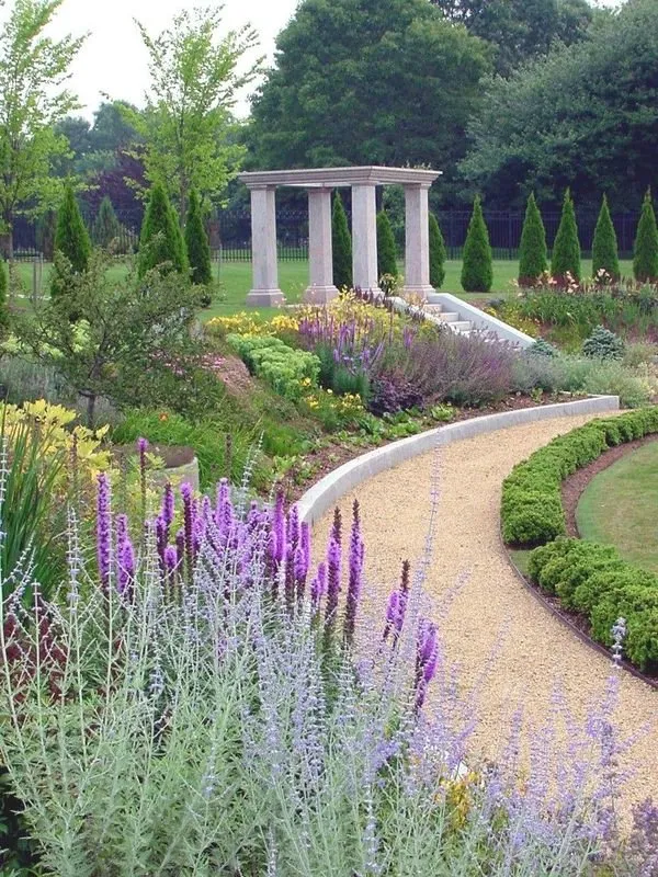 Custom yard cleanup service in Cranston, RI - Briden Nursery