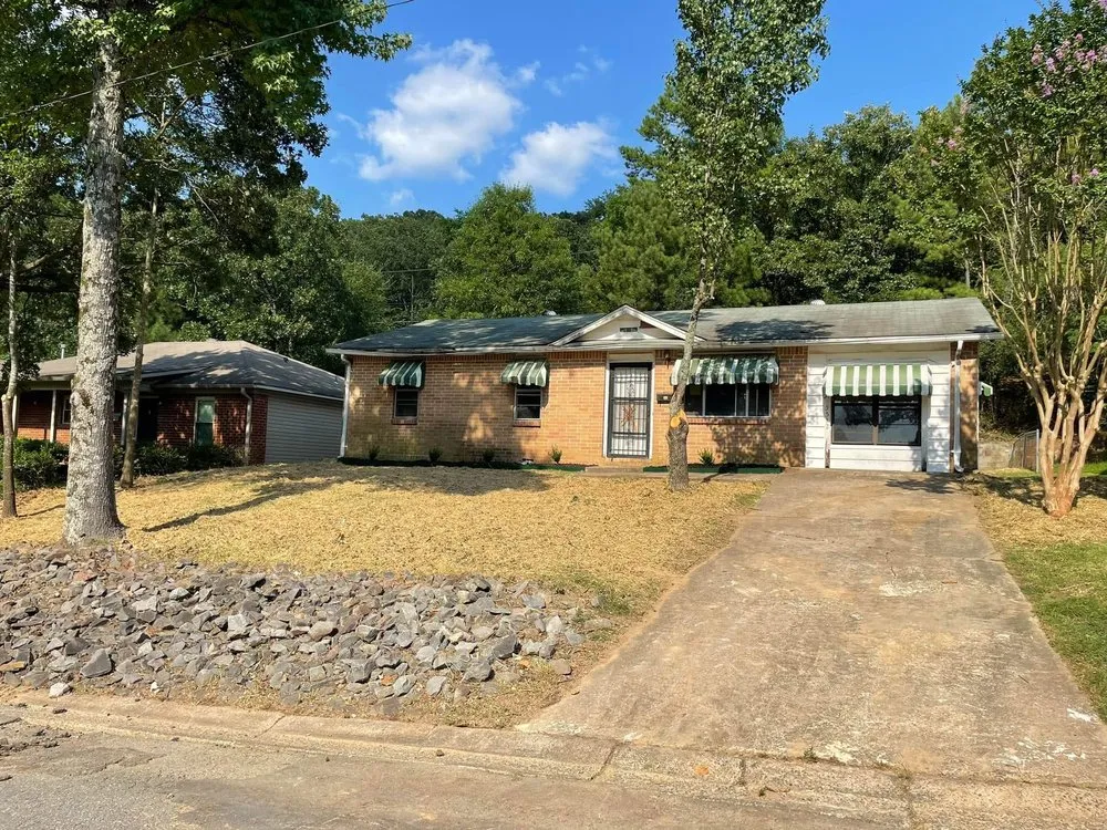 Local yard cleanup service in Little Rock, AR by Bright House Cleaning & Landscaping Service