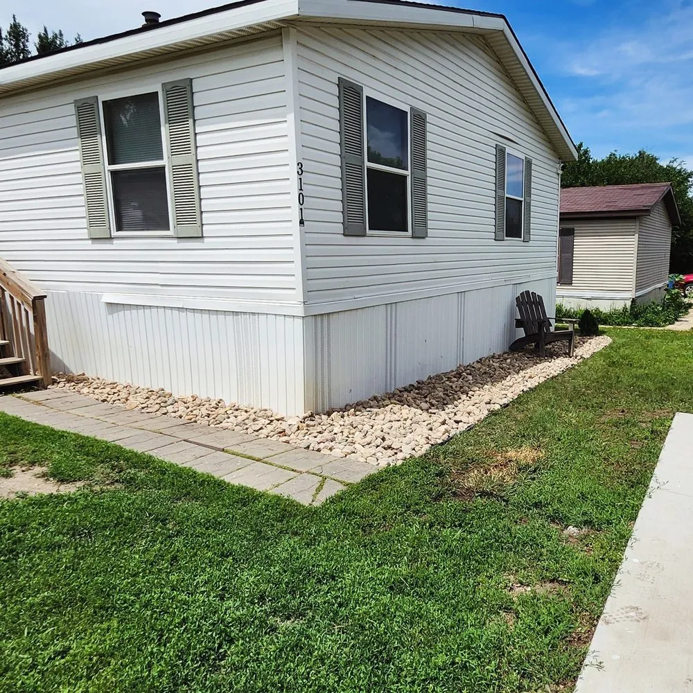 Affordable yard cleanup service for beautiful yards across Sioux Falls, SD - Bright Spot