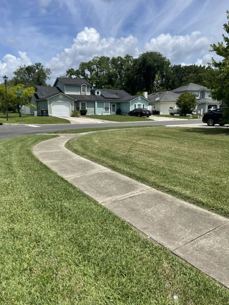 Reliable lawn care service in Jacksonville, FL by Brightview Lawn Care