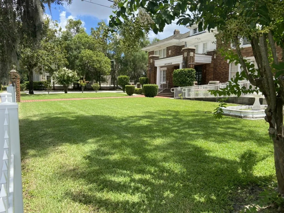 Trusted garden landscaping for beautiful yards in Orlando, FL by Brightway Lawns