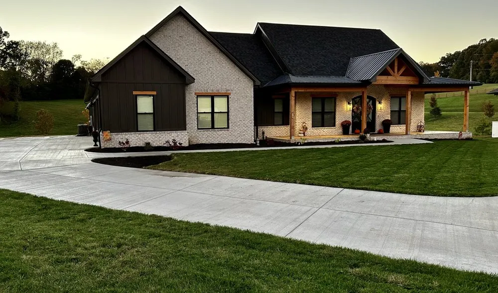 Top-rated yard maintenance experts serving Jonesborough, TN - Britt Landscaping II & Irrigation