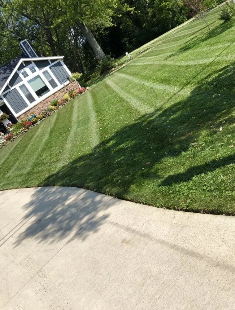 Local lawn care service experts serving North Royalton, OH - Broadview Lawn