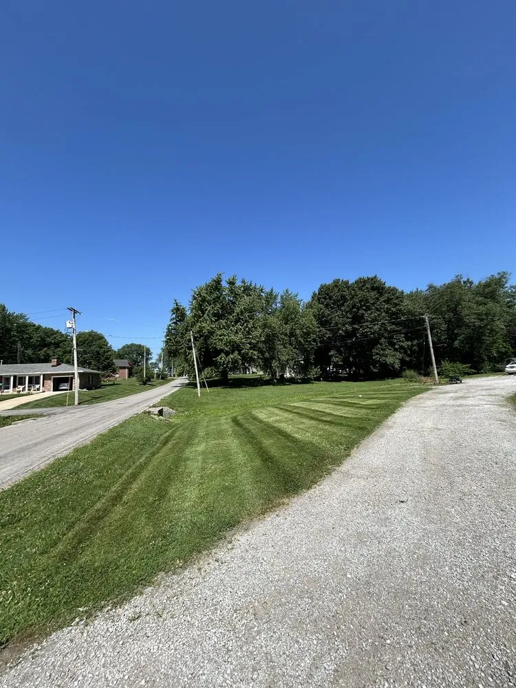 Local lawn mowing service experts serving Sturgeon, MO - Brodys