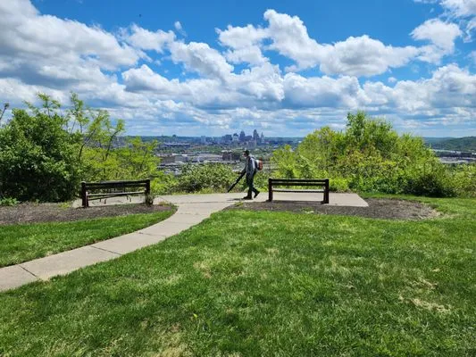 Brogan Lawns & Landscapes Logo